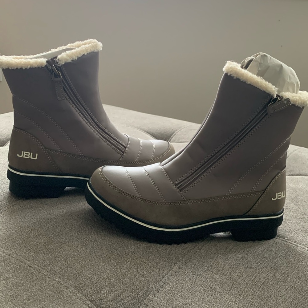 JBU Taupe women’s boots size 6.5. NWOT